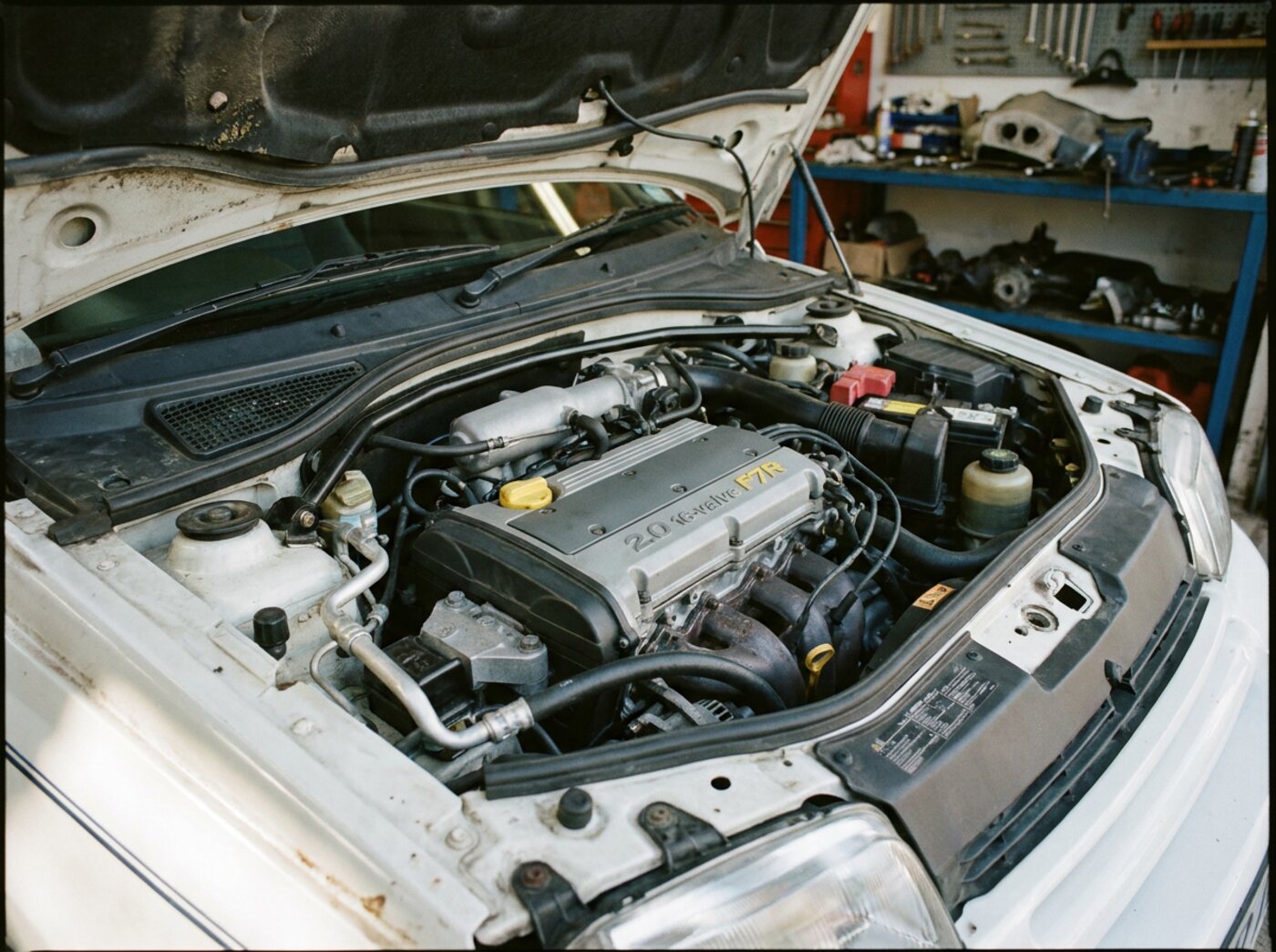 Compartiment moteur Clio Williams : F7R 2.0 16 soupapes bien entretenu