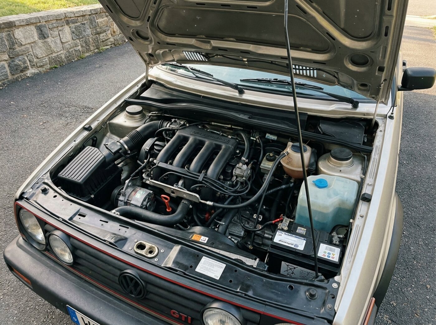 Compartiment moteur Golf GTI Mk2 : 4 cylindres 1.8 transversal d'origine, bien entretenu