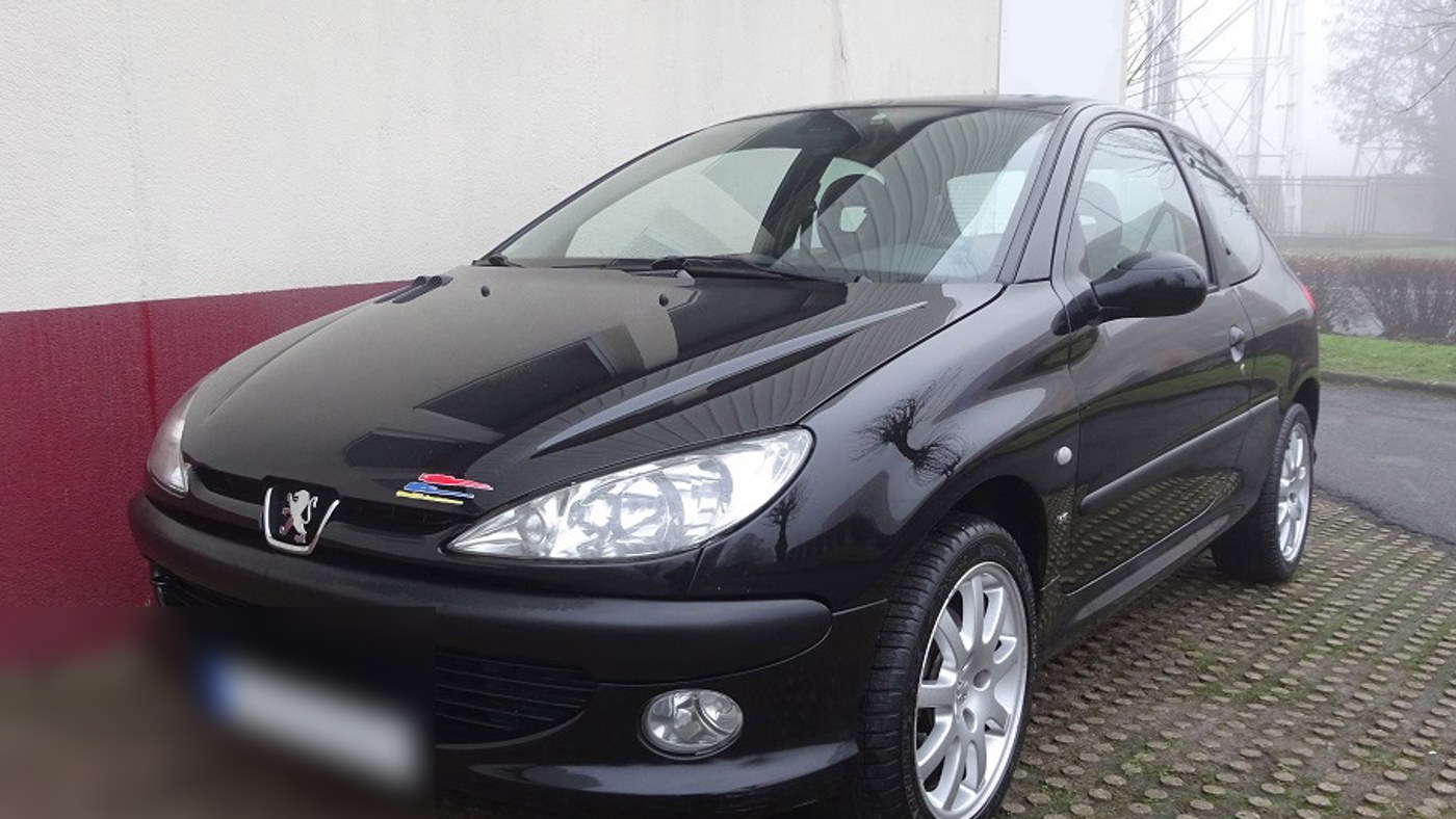 Peugeot 206 S16 noire de trois quarts avant